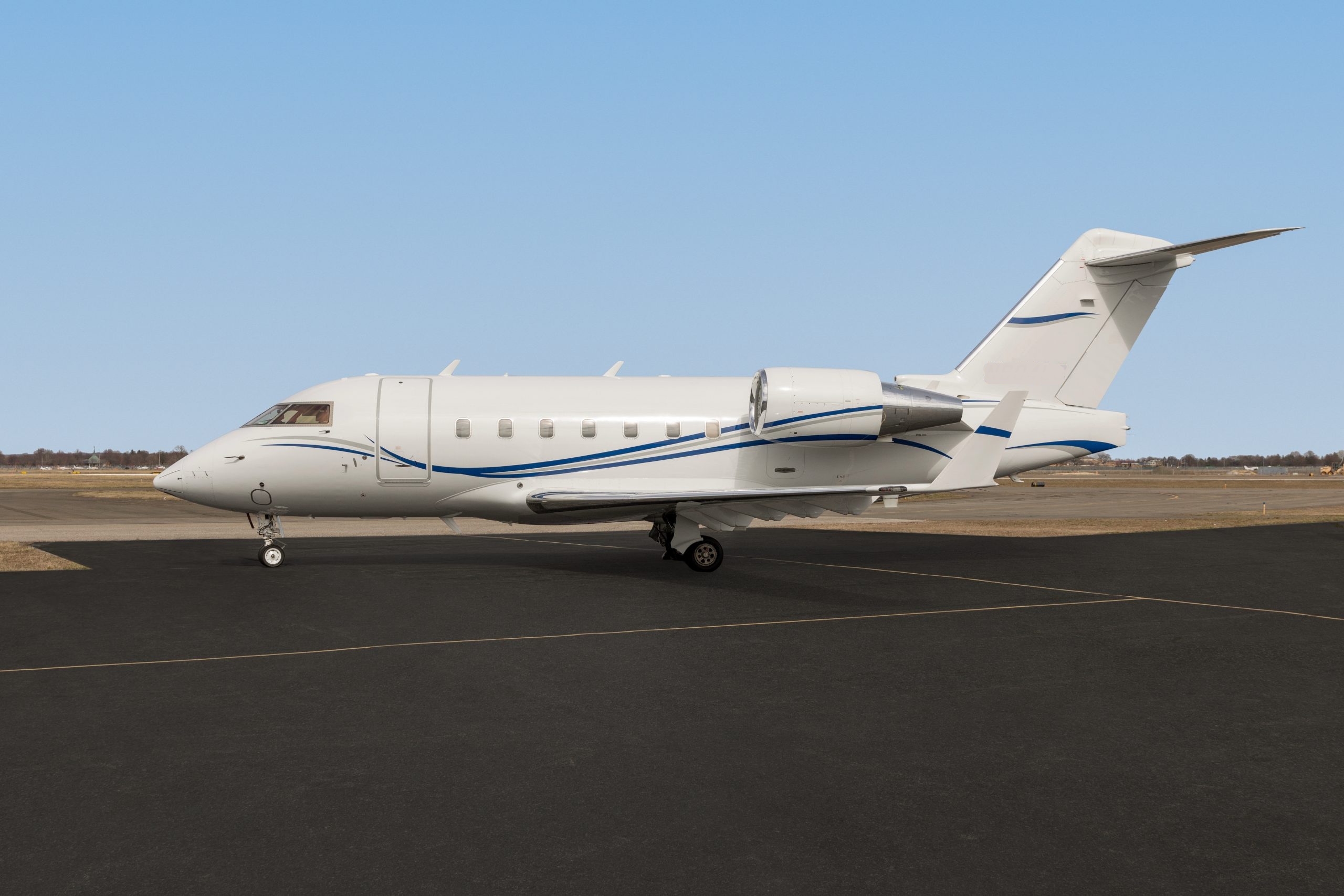 Challenger 604 – N716TM